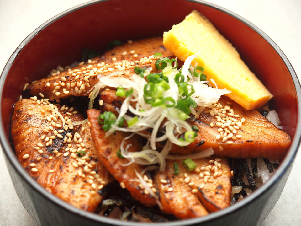 まぐろ蒲焼き丼